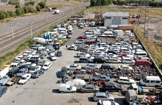 'Piyasaya girerse fiyatlar yarı yarıya düşecek' Yediemin otoparkında servet bekliyorlar!