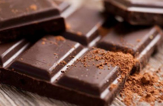 Sadece mutlu etmiyor, faydaları saymakla bitmiyor! İşte bitter çikolata yediğinizde yaşananlar