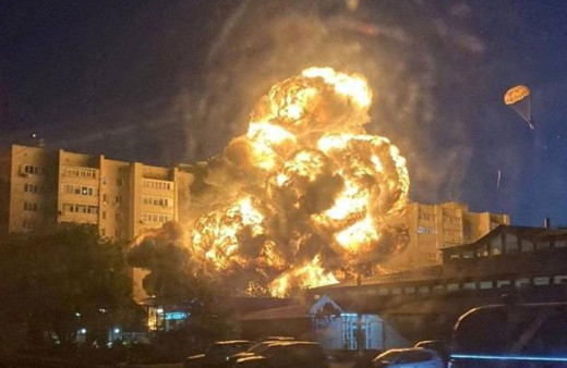 Rusya'da yerleşim alanına uçak düştü