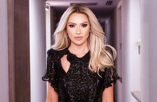 Hadise'ye erken doğum günü sürprizi!