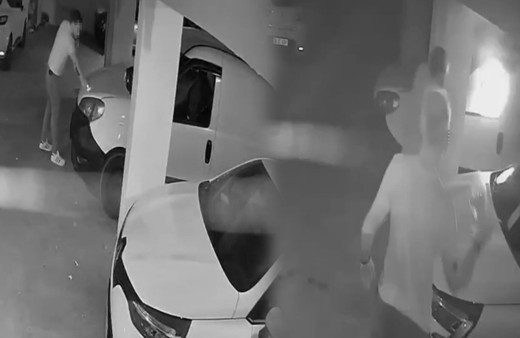 Kundakçı komşu dehşeti: Komşusunun aracını benzinle yaktı