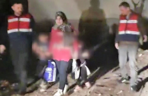 Böyle anne olmaz olsun! Öz çocuklarını kaçırıp, sevgilisine eski kocasından fidye istetti