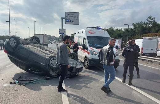E-5'te feci kaza otomobil takla attı! Yol trafiğe kapandı