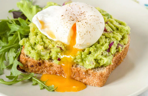 Avokadoyu sevdiren lezzet! Yumurtalı avokado tost tarifi tadıyla mest ediyor!