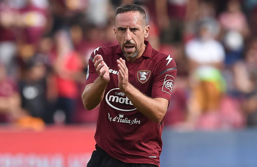 Dünyaca ünlü yıldız futbolcu Franck Ribery futbolu bıraktı