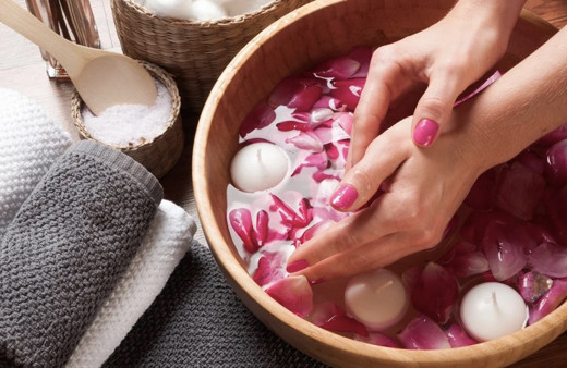 Elinize bakan yaşının 18 mi desin! Bu yöntemle elinizde ne leke kalacak ne kırışık