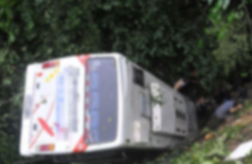 Yolcu otobüsü ile kamyon çarpıştı 15 kişi hayatını kaybetti