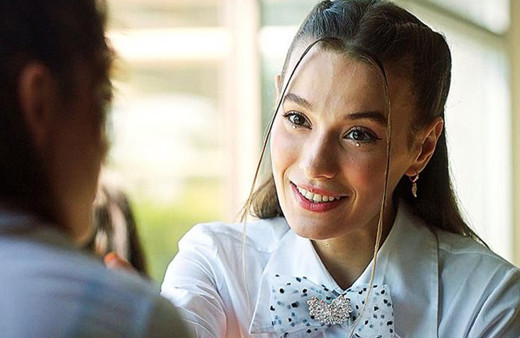 Duy Beni'nin Melisa'sı nefesleri kesti süper mini elbisesiyle pozları olay!