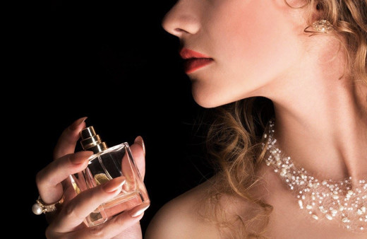 Gün boyu mis gibi kokmak için bilmeniz gereken 5 taktik!