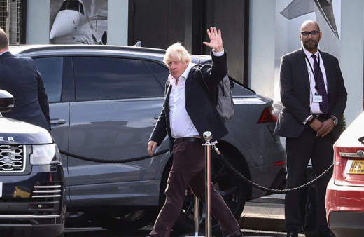 Boris Johnson, Liz Truss'ın istifasından sonra tatilini yarıda kesti