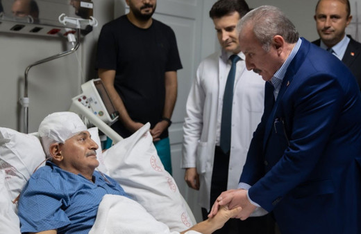 Mustafa Şentop trafik kazası geçiren Binali Yıldırım'ı ziyaret etti