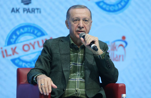 Cumhurbaşkanı Erdoğan gençleri kıramadı: Diyarbakır'da Sezai Karakoç'un şiirini okudu!