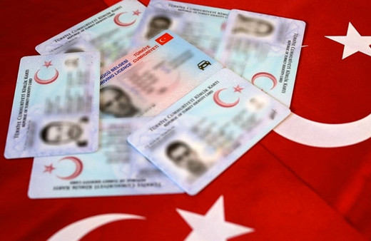Eski ehliyetini yenileyecekler dikkat! Süre 2 yıl uzadı ücret değişti mi resmi açıklama geldi