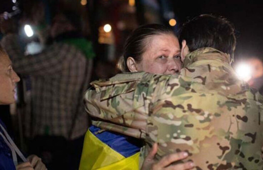 'Bizi çekiçle dövüp, elektrikle işkence ettiler'! Ukraynalı esir kadınlar ağlayarak anlattı