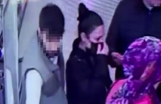 Marketin güvenlik kamerasına takıldılar Biri kasiyeri oyaladı, diğeri ise...