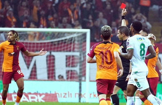 Taraftarı çıldırtan pozisyon Ali Palabıyık'ın VAR'la konuşması ortaya çıktı! 'Hocam istersen..."