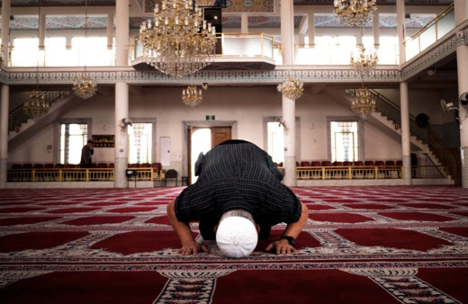 Güneş tutulmasında kılınacak namaz nedir Küsuf namazı kaç rekat nasıl kılınır?