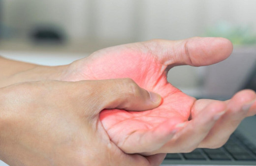 Ellerdeki güç kaybını göz ardı etmeyin! Sebebi çok farklı olabilir kalıcı hasara yol açıyor...