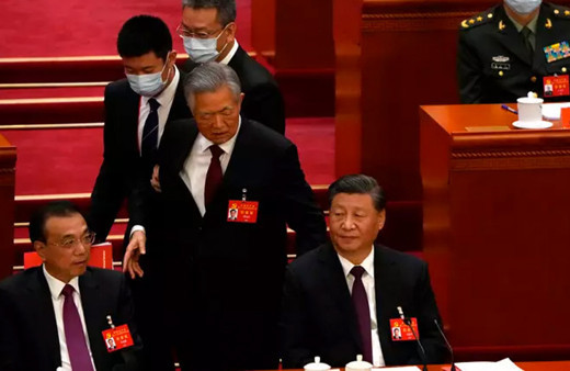 Çin'in eski liderini kolundan tutup salondan çıkardılar yeni görüntüler gizemi daha da artırdı