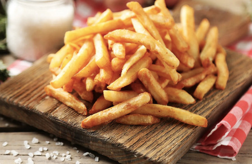 Çocuklar fast food'a para saçmasın evde yapın yesinler! Altın sarısı patates kızartması tarifi