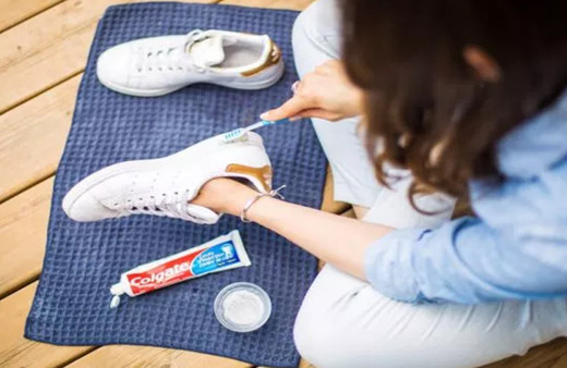 Spor ayakkabılar nasıl temizlenir? İşte ilk günkü gibi yapacak yöntem!