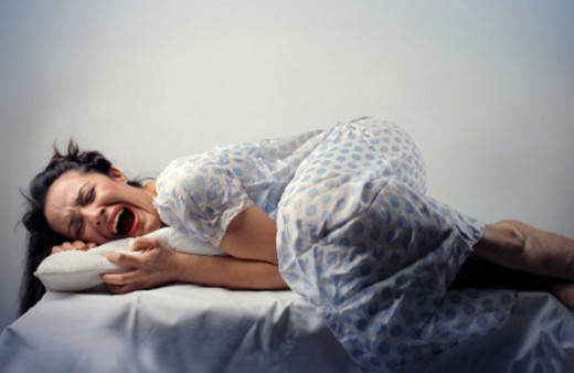 Yaşamayan yok! Uyumak üzereyken düşme ve sıçrama hissi neden olur?