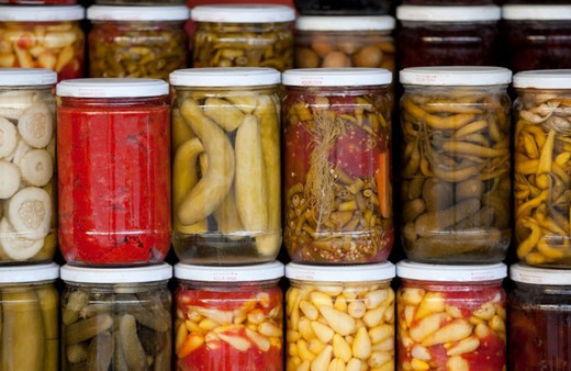 Herkesin aklında tek soru: Turşu nasıl kurulur? Tüm püf noktalarıyla kıtır kıtır turşu yapımı...