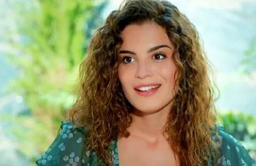Aslı Bekiroğlu 'Saygısızlık yaptın' eleştirilerine cevap verdi: ''Hiç de şımarık aptal bir kız değilim''