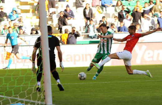 Konyaspor zirve yarışında kan kaybetti Kasımpaşa şaşırttı