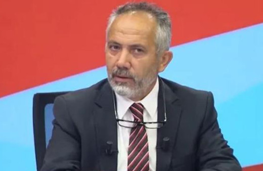 Usta gazeteci Latif Şimşek canlı yayında fenalaşınca hastaneye kaldırıldı