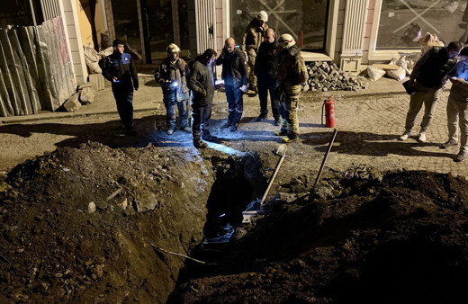Doğalgaz borusunu patlatan işçiler kaçtı! Gaz kokusu tüm mahalleyi sardı