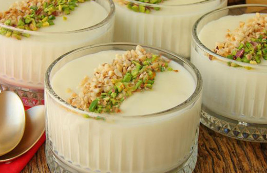 Tadını alınca misafirlerinize ikram etmekten vazgeçip hepsini yiyeceğiniz muhallebi tarifi