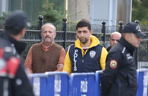 Maden ocağı faciası şüphelileri adliyeye çıkarılmaya başlandı! Yaralı kardeşinin refakatçisi...