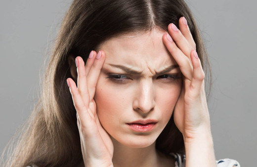 Baş ağrısı deyip geçmeyin! Altında korkunç sebepler olabilir