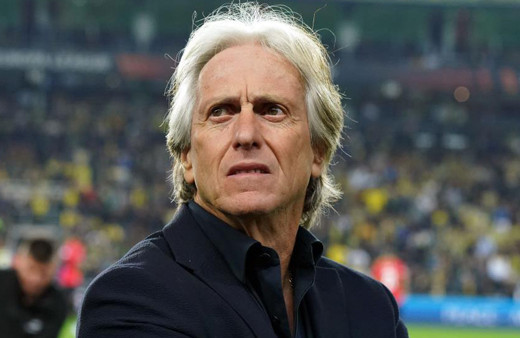 Portekiz basınından Jorge Jesus'a övgü dolu sözler: "Zirvede uyuyabilir”