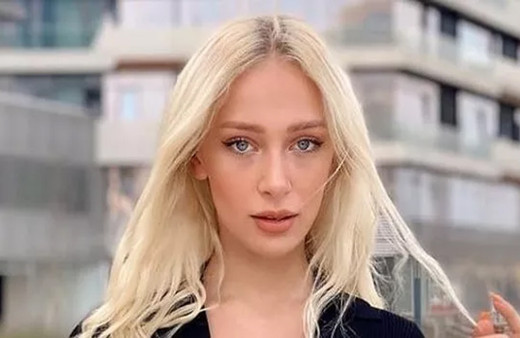 Tiktok fenomeni Yaren Alaca'dan göğüs dekolteli pozlar! Yorum yağmuruna tutuldu