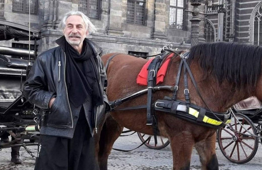 Ünlü oyuncu Rıza Akın öldü! Dün akşam beyin kanaması geçiren Rıza Akın kimdir Japon eşi ve çocukları