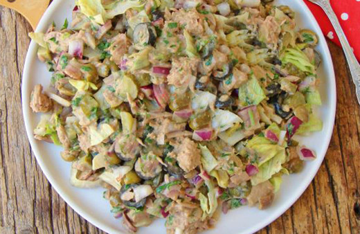 Bu salatayı yiyen 'ton balığı sevmiyorum' demeyecek! Hardallı mayonezli ton balığı salatası tarifi