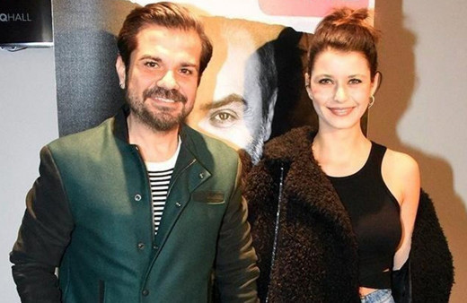 Beren Saat ve Kenan Doğulu alay konusu oldu! ''Ne de güzel olursun sen pembeler içinde''