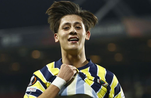 Golü atan Arda Güler 'anneciğim seni çok seviyorum' yazılı tişörtü anlattı