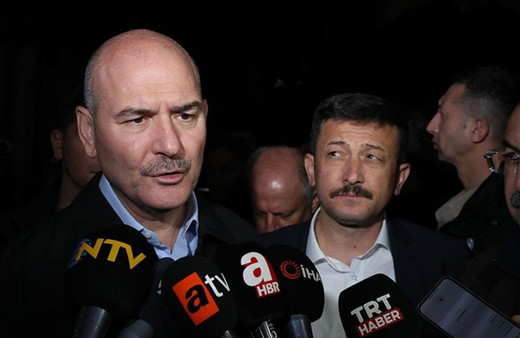 İzmir'de deprem oldu yaralılar var binalar çatladı! Bakan Soylu son durumu açıkladı