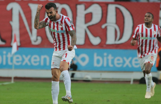 Antalyaspor'dan muhteşem geri dönüş! 3 puanı 4 golle aldılar!