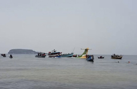 Yolcu uçağı göle düştü kaç yolcu olduğu bilinmiyor!