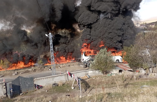 Ağrı’da tanker yolcu otobüsüyle çarpıştı, yangın çıktı! Ölü ve yaralılar var