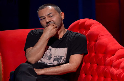 Serdar Ortaç evinin önünde dizi ekibi görünce çıldırdı ağzına geleni saydırdı