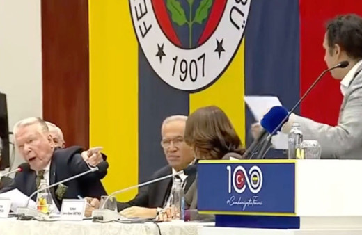 Fenerbahçe'de gergin anlar! Uğur Dündar çileden çıktı mikrofonunu kapattırdı