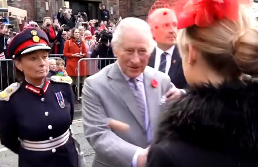 İngiltere Kralı Charles'e yumurtalı saldırı! Bu ülke kölelerin kanı üzerine kuruldu