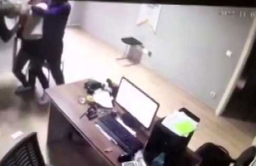 Site yöneticisi ile kiracı saç saça baş başa kavga etti