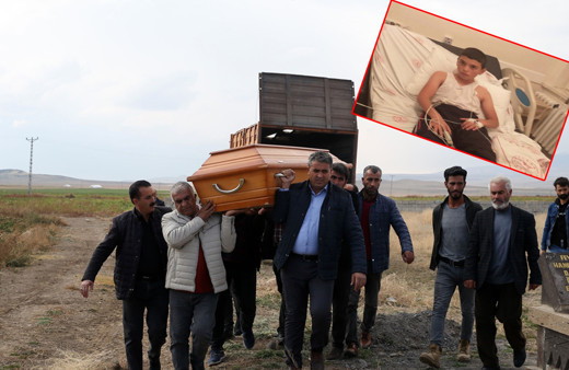 Kuduzdan hayatını kaybeden küçük Mustafa toprağa verildi! Gözyaşları sel oldu