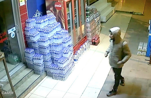 Antalya bu levyeli hırsızı arıyor! Her gece bir markete giriyor sadece 2 şey alıyor